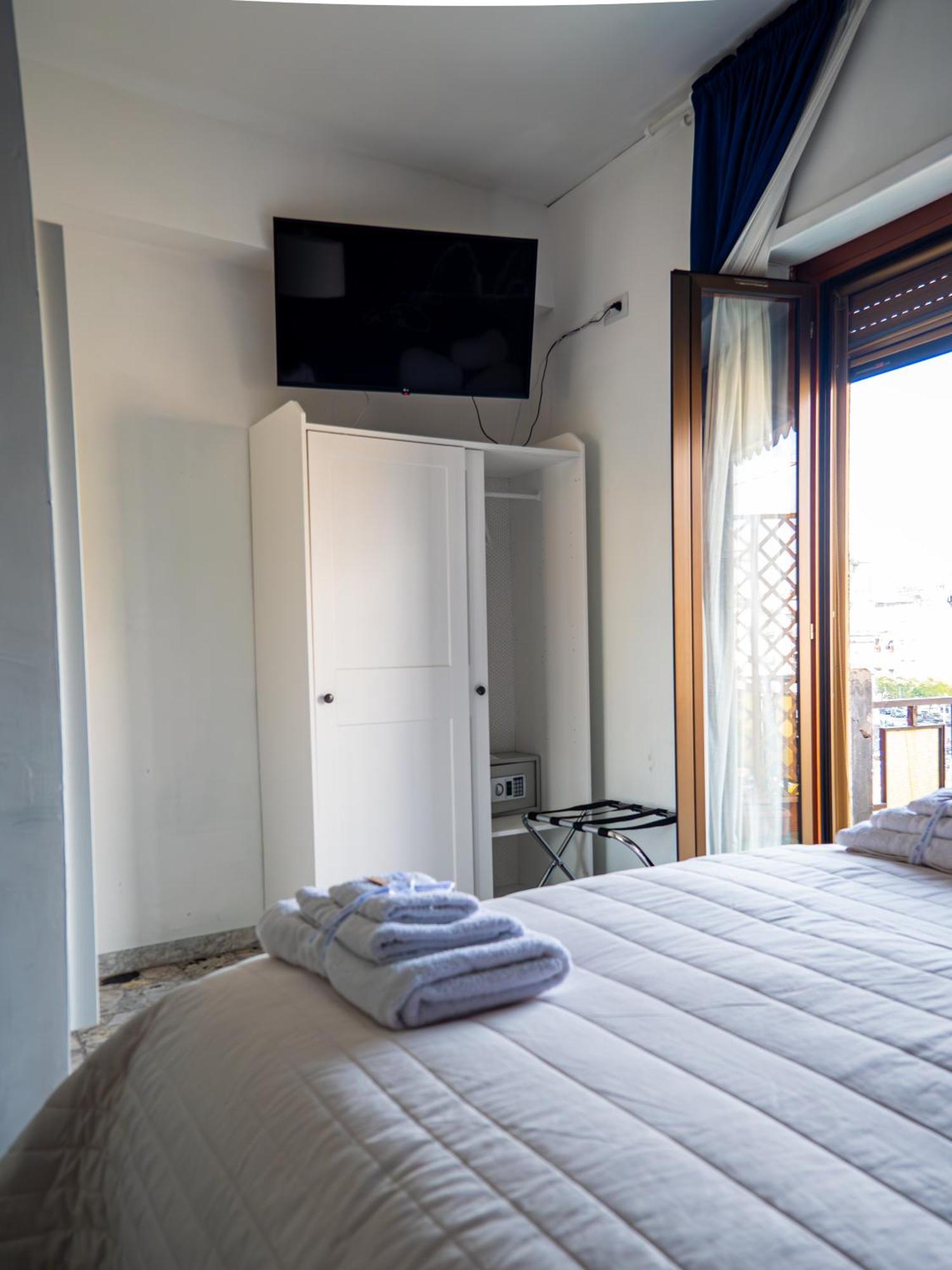 Bed and Breakfast Happy In Napoli Esterno foto